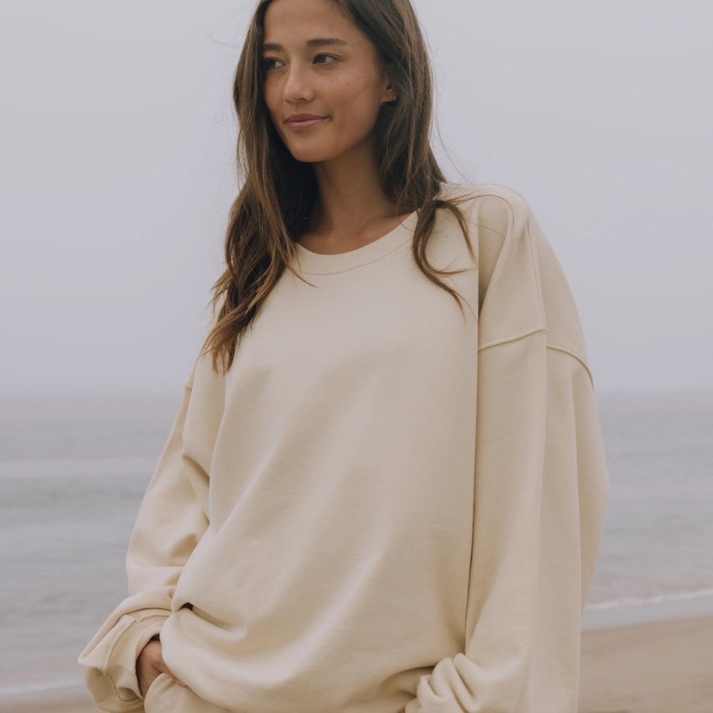 DAILY DRILLS crewneck in sand